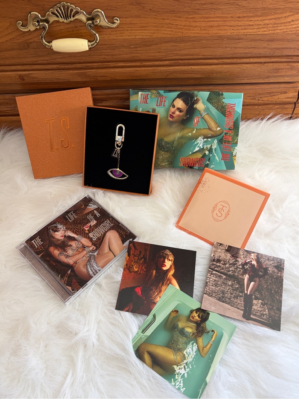 Taylor Swift The Life of a Showgirl CD Limited Edition Box Set with Keychain +